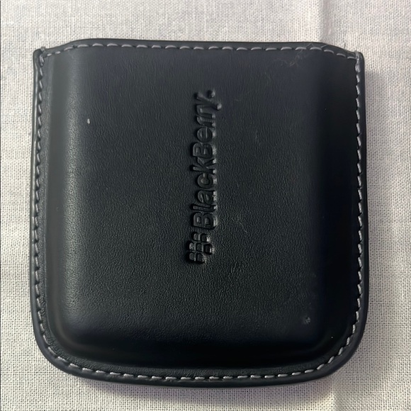 Black Leather BlackBerry Pouch Set - Picture 3 of 7